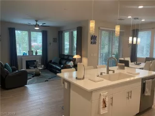 Photo #4: 2502588 Listing