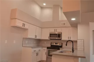 Photo #2: 2502594 Listing