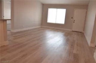 Photo #4: 2502594 Listing