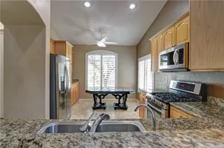 Photo #2: 2502596 Listing