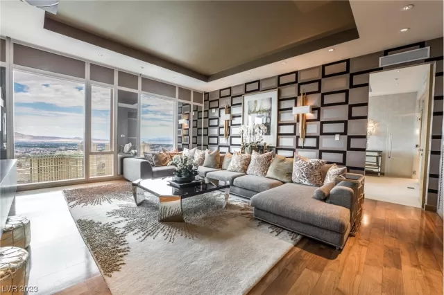 MLS: 2502608 Condo For Sale