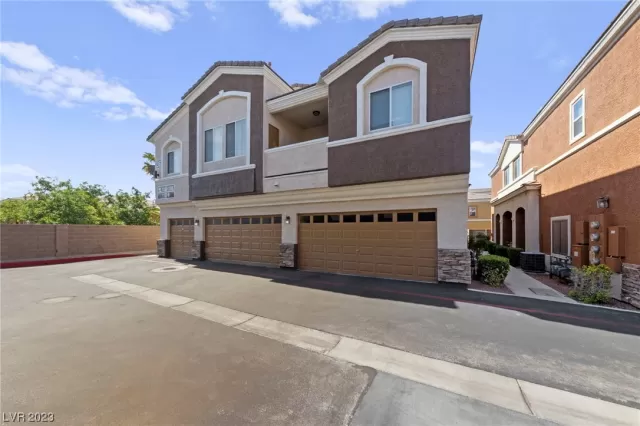 MLS: 2502619 Condo For Sale