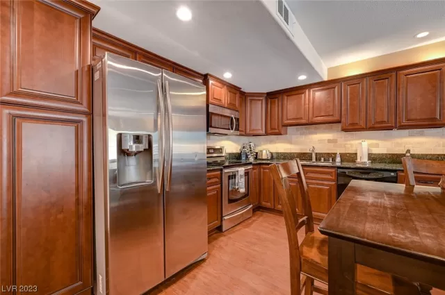 MLS: 2502685 Condo For Sale