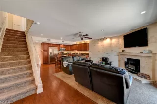 Photo #5: 2502685 Listing