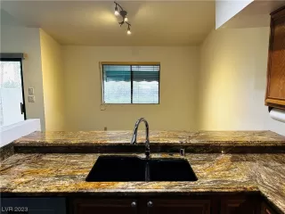 Photo #6: 2502693 Listing 