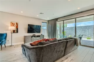 Photo #6: 2502697 Listing