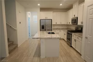 Photo #1: 2502712 Listing 