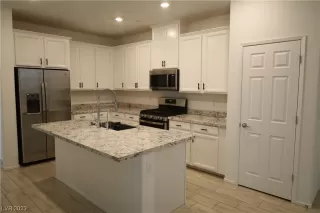 Photo #3: 2502712 Listing 