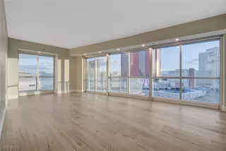 Photo #4: 2502728 Listing