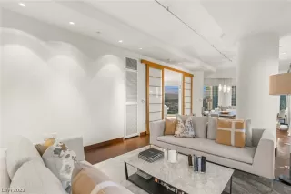 Photo #2: 2502731 Listing 