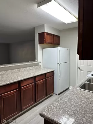 Photo #5: 2502740 Listing 