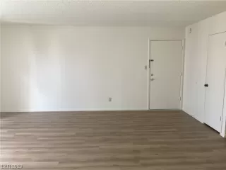 Photo #2: 2502782 Listing 