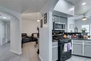 Photo #4: 2502814 Listing