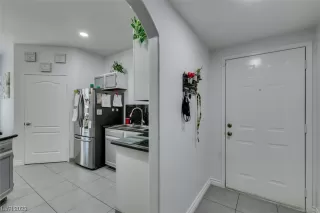 Photo #5: 2502814 Listing