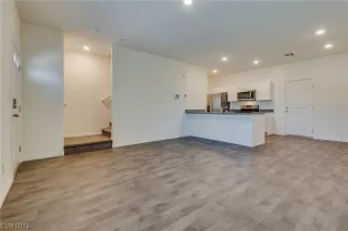 Photo #5: 2502821 Listing 