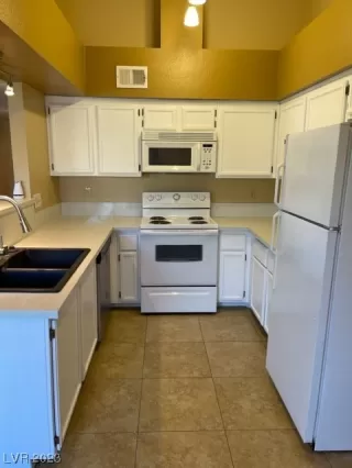 Photo #2: 2502839 Listing 