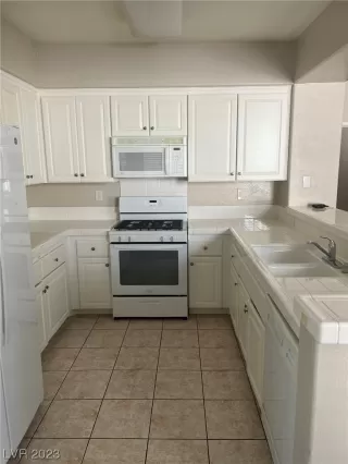 Photo #5: 2502900 Listing 