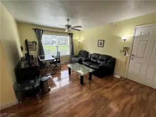 Photo #5: 2502924 Listing