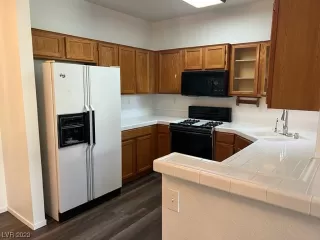 Photo #5: 2502946 Listing 