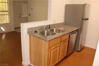 Photo #4: 2502959 Listing 