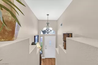 Photo #2: 2502975 Listing