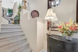 Photo #3: 2502975 Listing