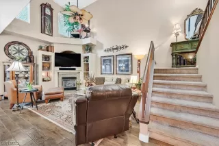 Photo #4: 2502975 Listing