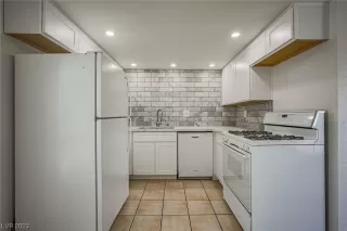 Photo #1: 2503041 Listing 