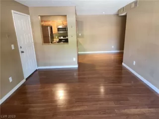 Photo #5: 2503062 Listing