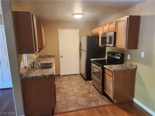 Photo #6: 2503062 Listing