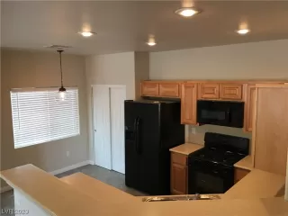 Photo #5: 2503091 Listing 