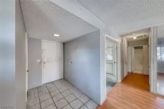 Photo #3: 2503115 Listing