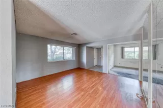 Photo #4: 2503115 Listing