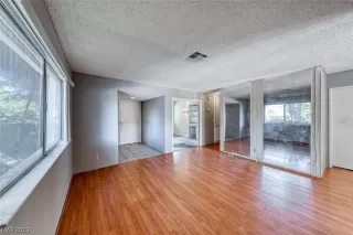 Photo #5: 2503115 Listing