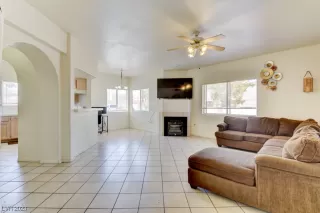 Photo #4: 2503137 Listing