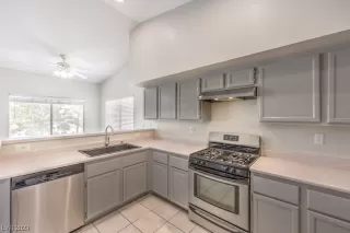 Photo #5: 2503192 Listing