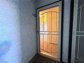 Photo #2: 2503208 Listing 