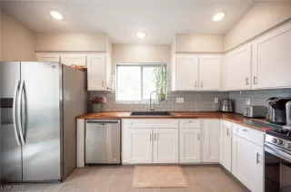 Photo #2: 2503209 Listing