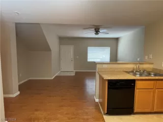 Photo #2: 2503216 Listing 