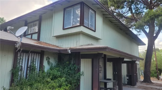 MLS: 2503312 Condo For Sale