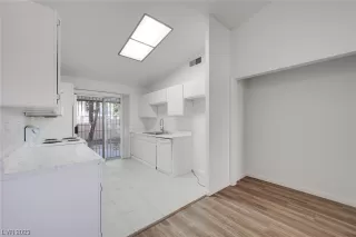 Photo #4: 2503351 Listing