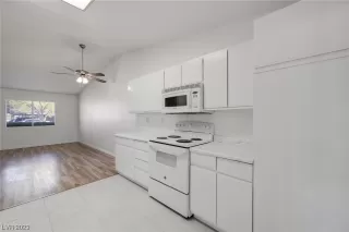 Photo #6: 2503351 Listing