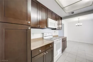 Photo #2: 2503353 Listing