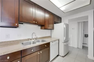 Photo #3: 2503353 Listing