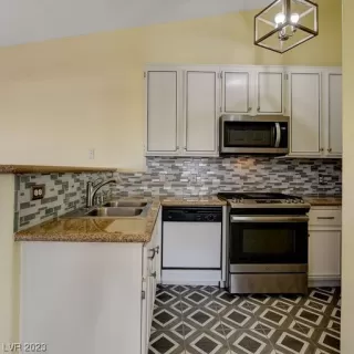 Photo #1: 2503366 Listing 