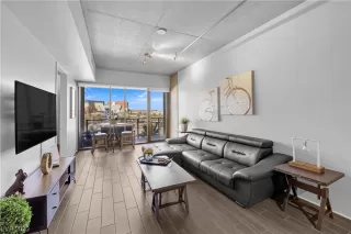 Photo #6: 2503392 Listing