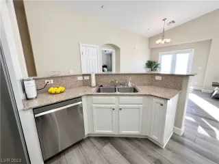 Photo #6: 2503421 Listing 