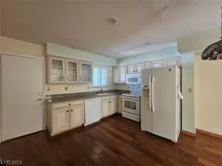 Photo #5: 2503422 Listing