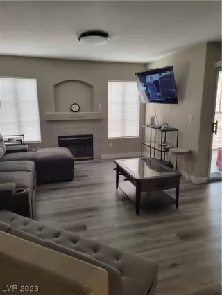 Photo #4: 2503438 Listing 