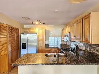 Photo #3: 2503489 Listing